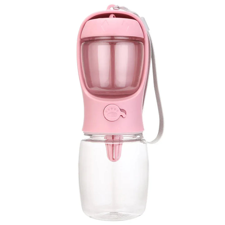 Hydratation et récompenses pour animaux en un seul accessoire : bouteille d'eau et friandises pour chien ou chat.