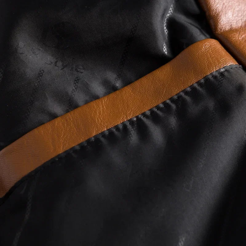 Veste en cuir marron homme à boutons, un incontournable de la mode masculine, chic et décontracté.
