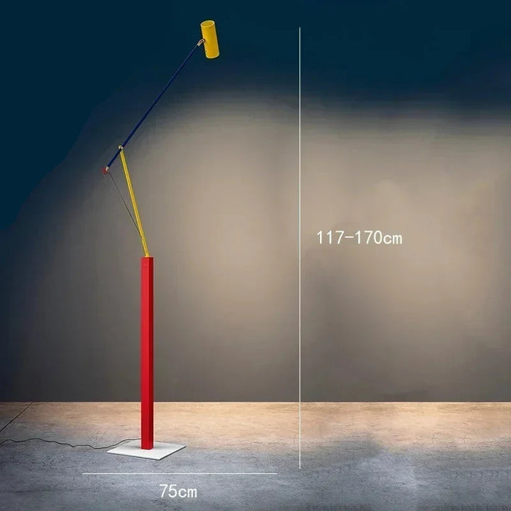Lampadaire scandinave élégant, lumière ajustable et éclairage LED pour bureau ou coin lecture.