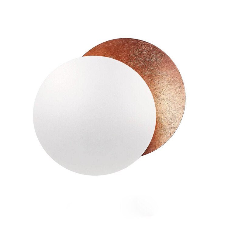 Design contemporain: applique murale LED or/cuivre "Eclipse", luminaire intérieur moderne pour déco salon.