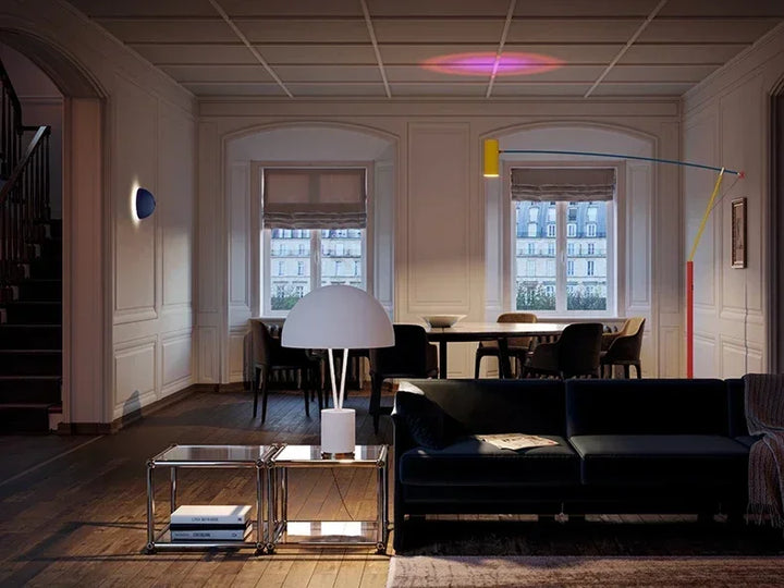 Design sculpturale : lampe sur pied moderne, éclairage LED pour tout intérieur.
