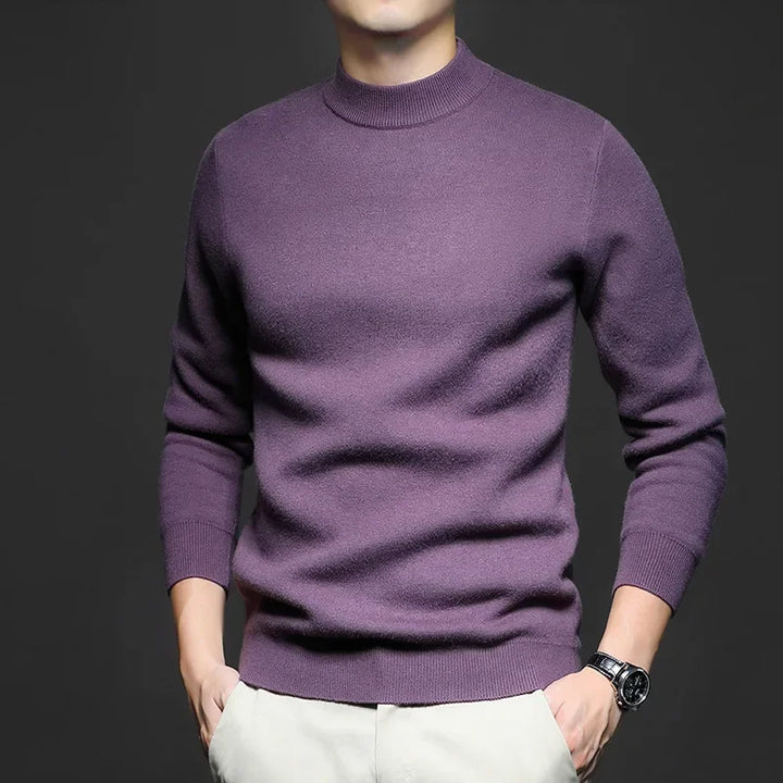 Pull homme noir col montant, coupe élégante. Parfait pour rester au chaud et stylé en hiver.