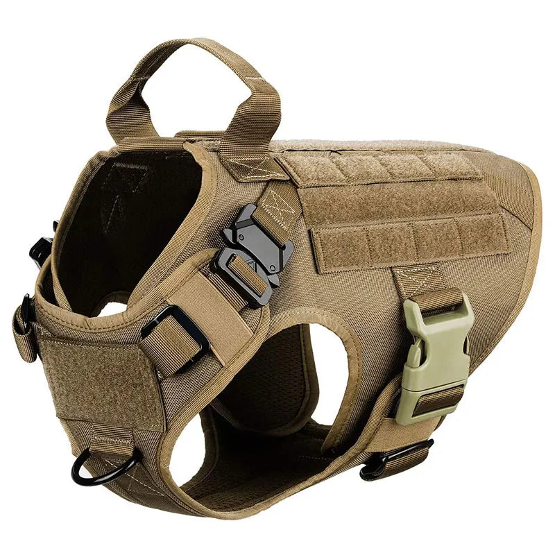 Détail du harnais militaire TacticalElite K9 : matériaux robustes, boucles sécurisées pour grands chiens, entraînement professionnel.