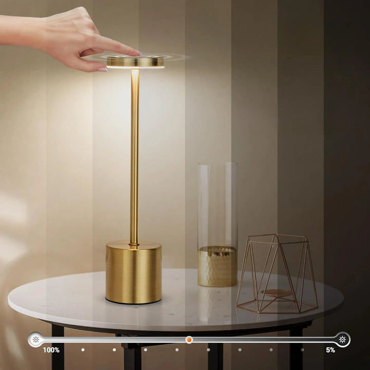 Lampe de table design LED tactile rechargeable, éclairage doux pour extérieur.