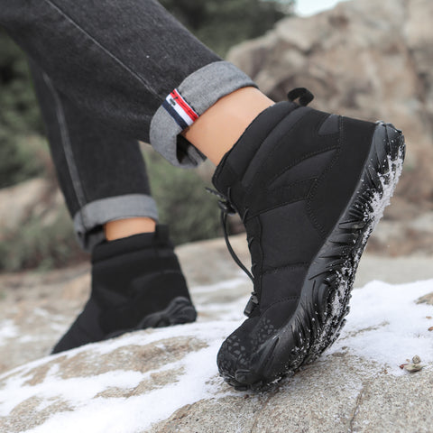 Flexibilité des chaussures pieds nus Arctic Contact, sensation pieds nus naturelle pour le confort et le bien-être.