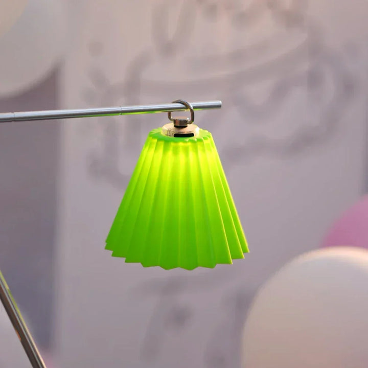 Écran silicone pour lanterne de camping, optimise l'éclairage extérieur avec une lumière douce.