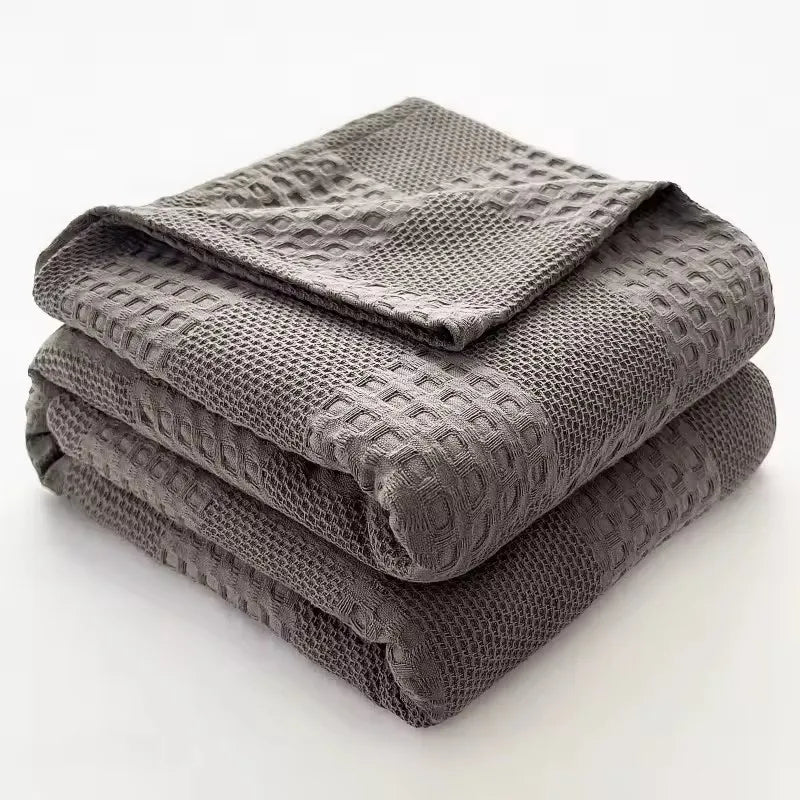 Couverture en coton ultra-légère et agréable au toucher, conçue pour un confort optimal en été.