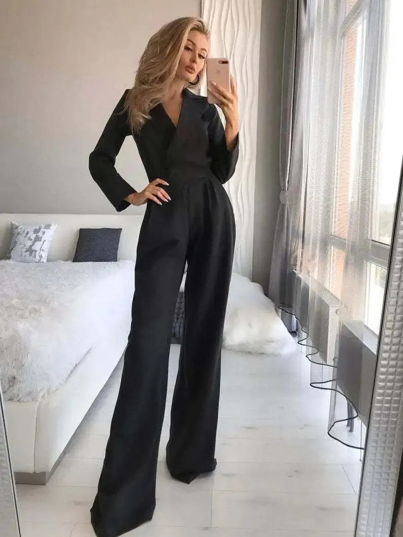 Combinaison femme élégante à manches longues, chic et confortable, parfaite pour une tenue de soirée ou le bureau.