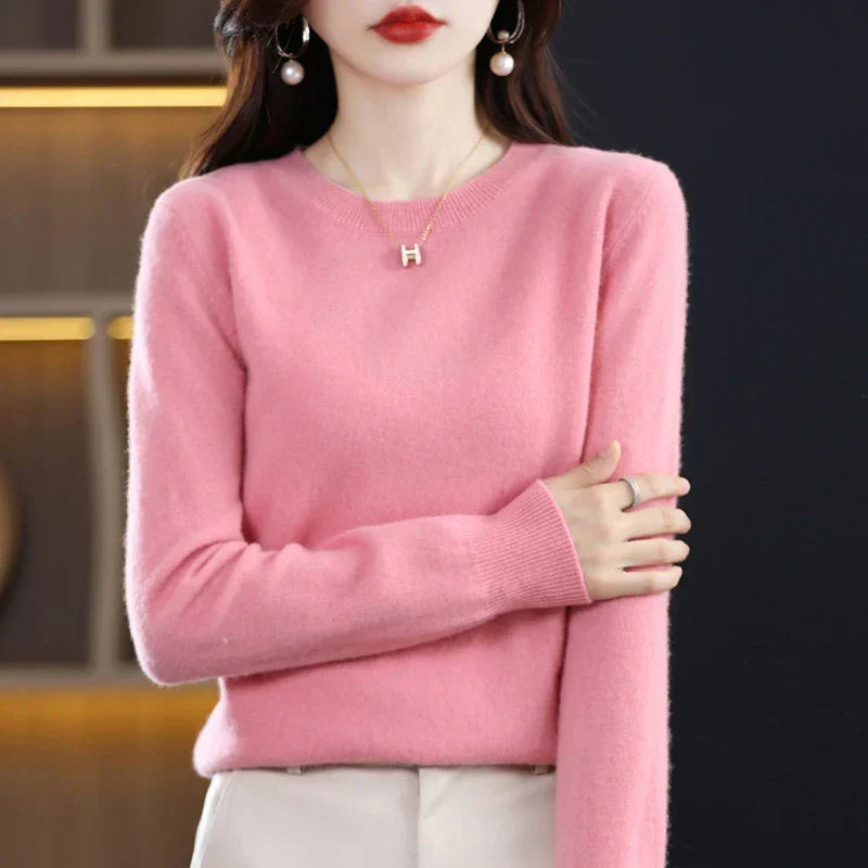 Pull femme tricoté, doux et chaud. Style élégant pour automne/hiver, mode féminine chic.