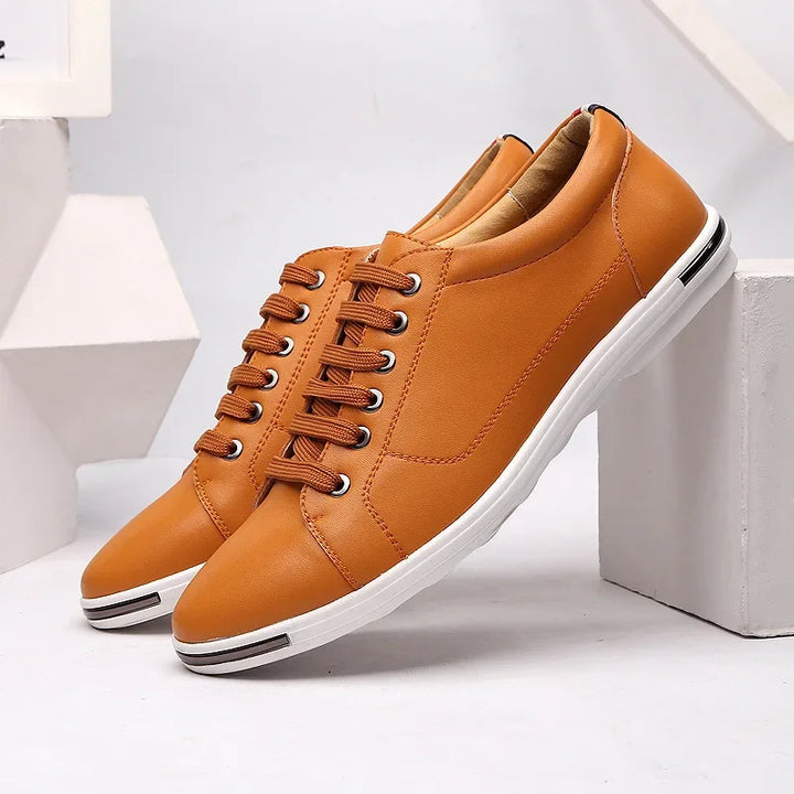 Paire de sneakers homme confortables, robustes et élégantes, pour un look casual urbain résistant.