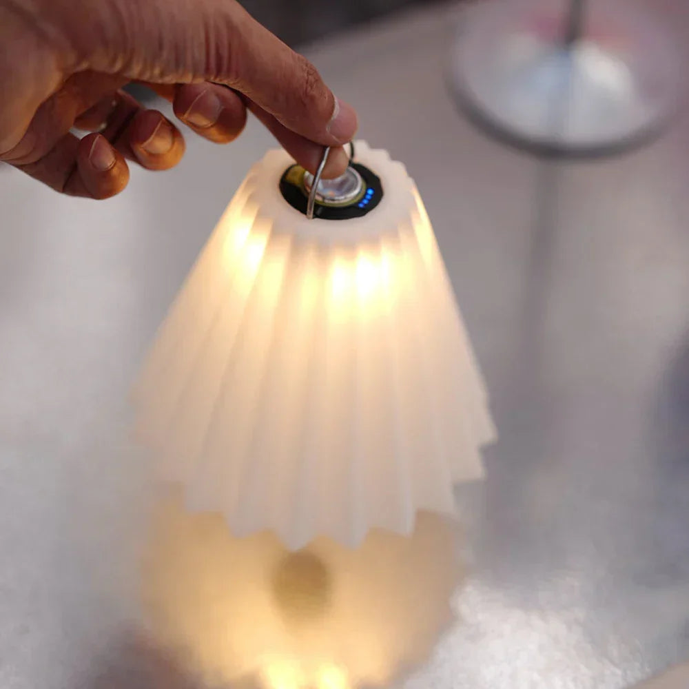 Diffuseur de lumière douce en silicone pour lampe de camping, améliore le confort visuel en bivouac.