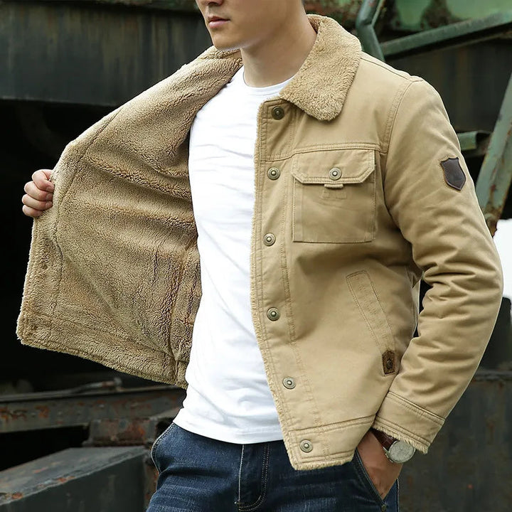 Veste hiver homme Maxie, allie confort, chaleur et élégance. Le blouson idéal pour affronter l'hiver avec style.