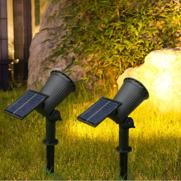 Projecteur solaire LED pour jardin avec panneau intégré, offrant un éclairage extérieur autonome et économe en énergie.