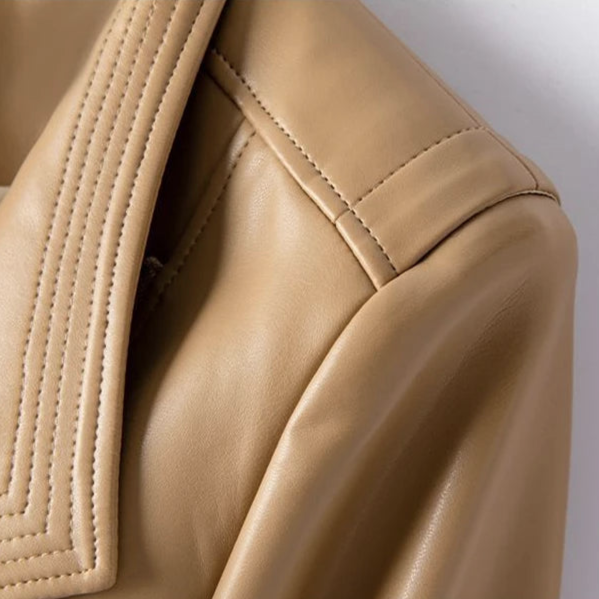 Tendance mode: Veste en cuir asymétrique pour femme, col V chic. Vêtement idéal pour printemps et automne.