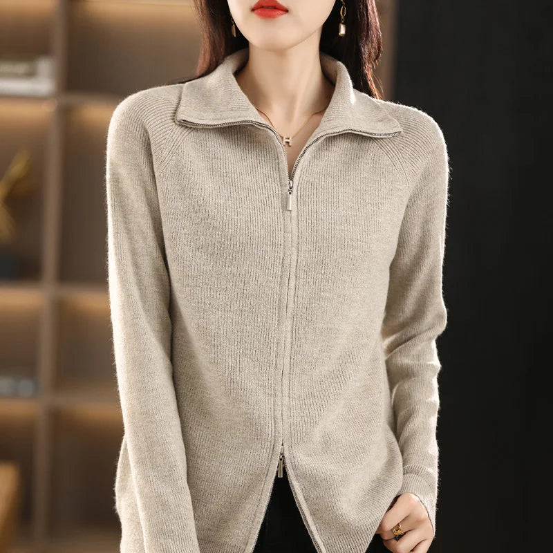 Cardigan tricoté femme doux et chaud, vert émeraude, avec double zip pour un ajustement stylé en hiver.