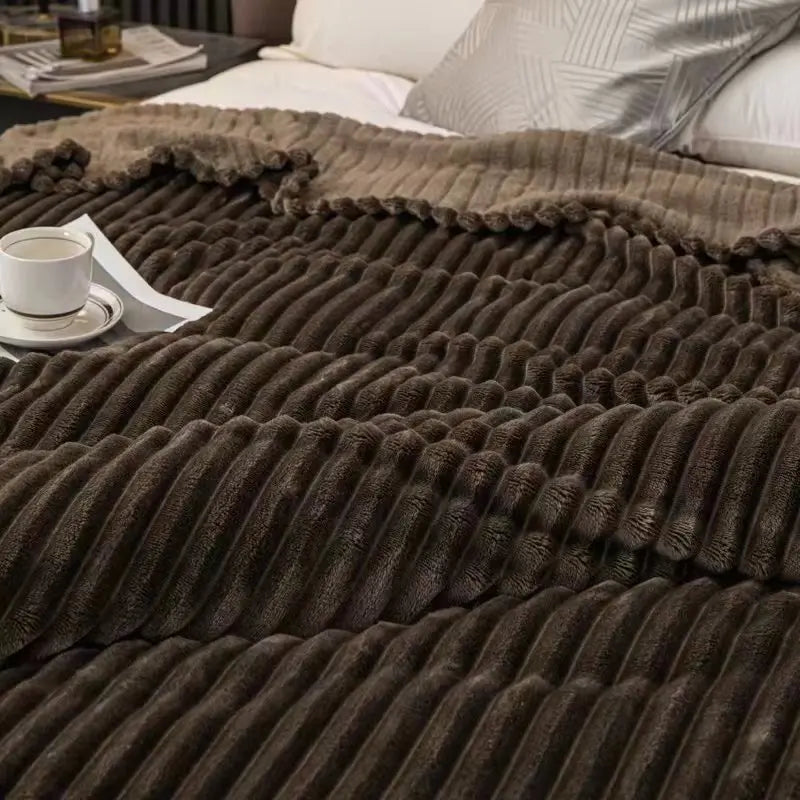 Plaid douillet LuxeCocoon pour un salon chaleureux et confortable, idéal pour se détendre.
