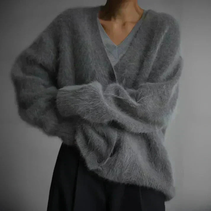 Chandail femme tendance, coupe moderne et confortable, parfait pour la mode féminine chic.