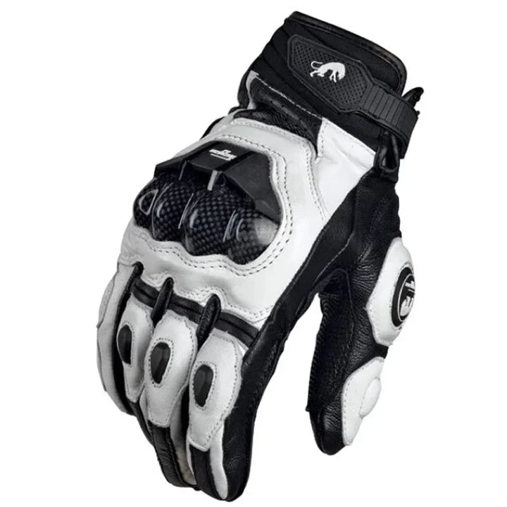 Gants moto en cuir noir avec coques carbone protectrices, imperméables et durables pour motards exigeants.