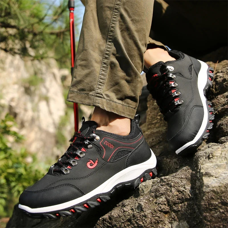 Chaussures polyvalentes hommes pour le sport, la marche et le trekking, légères et confortables.