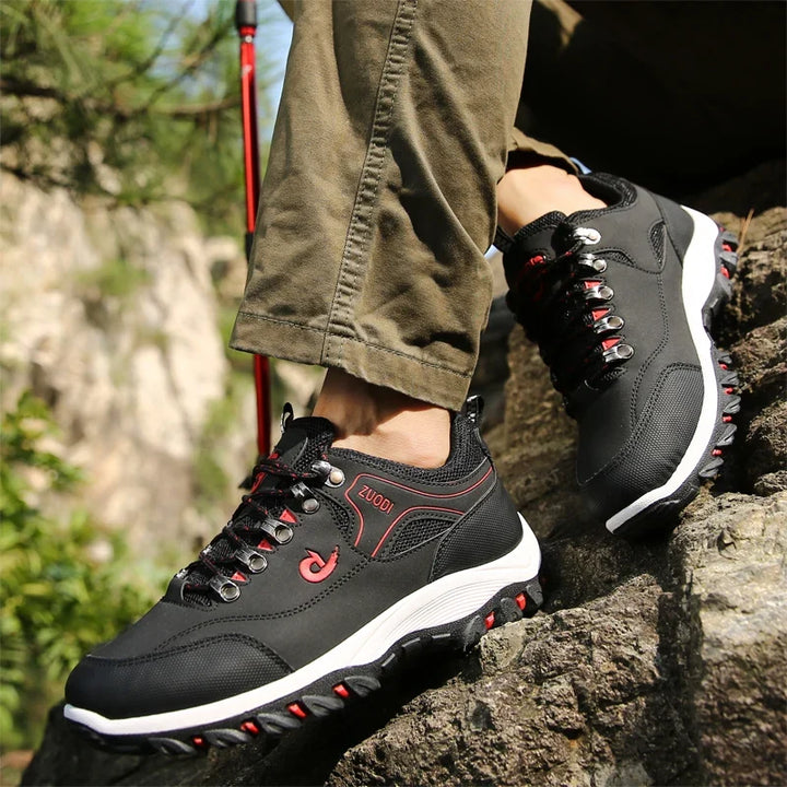 Chaussures polyvalentes hommes pour le sport, la marche et le trekking, légères et confortables.