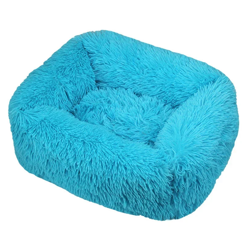 Petit lit chat en peluche douce, lavable, offre un nid douillet à votre animal.