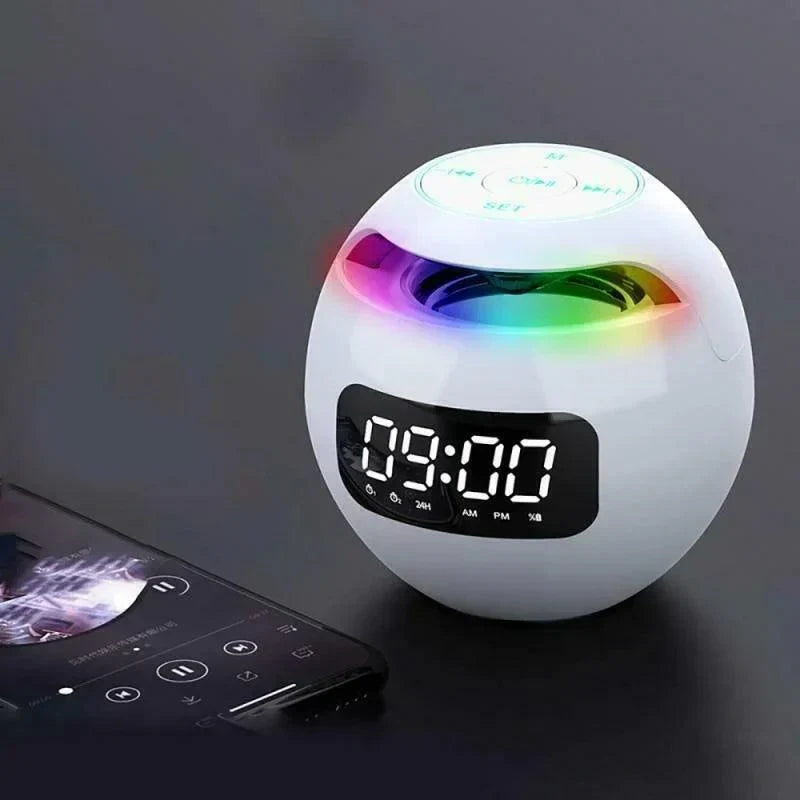 Haut-parleur Bluetooth décoratif avec réveil numérique et lampe de chevet LED pour ambiance musicale douce.