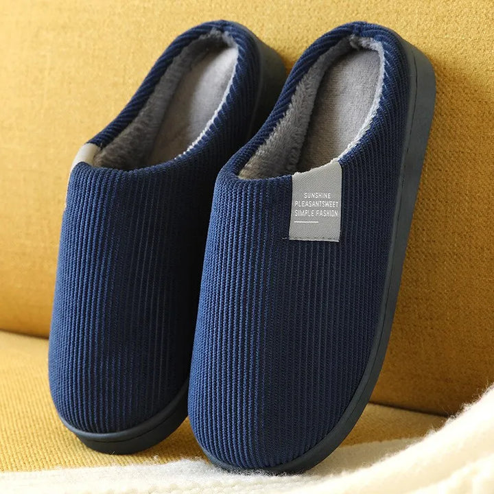 Pantoufles cocooning fourrées pour femme, un cadeau parfait pour l'hiver. Douceur et chaleur garanties.