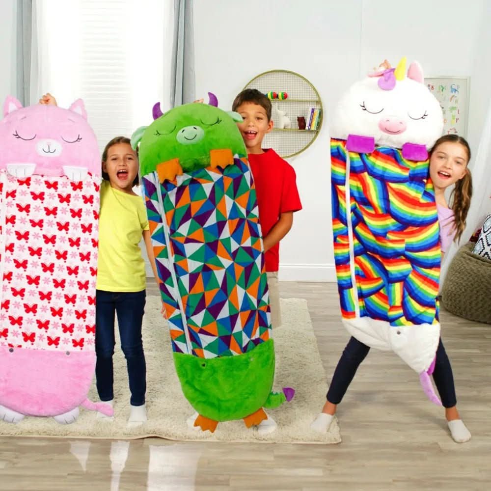 Sac de couchage peluche enfant 2-en-1, animal doux et confortable. Idéal pour jouer ou une nuit paisible.