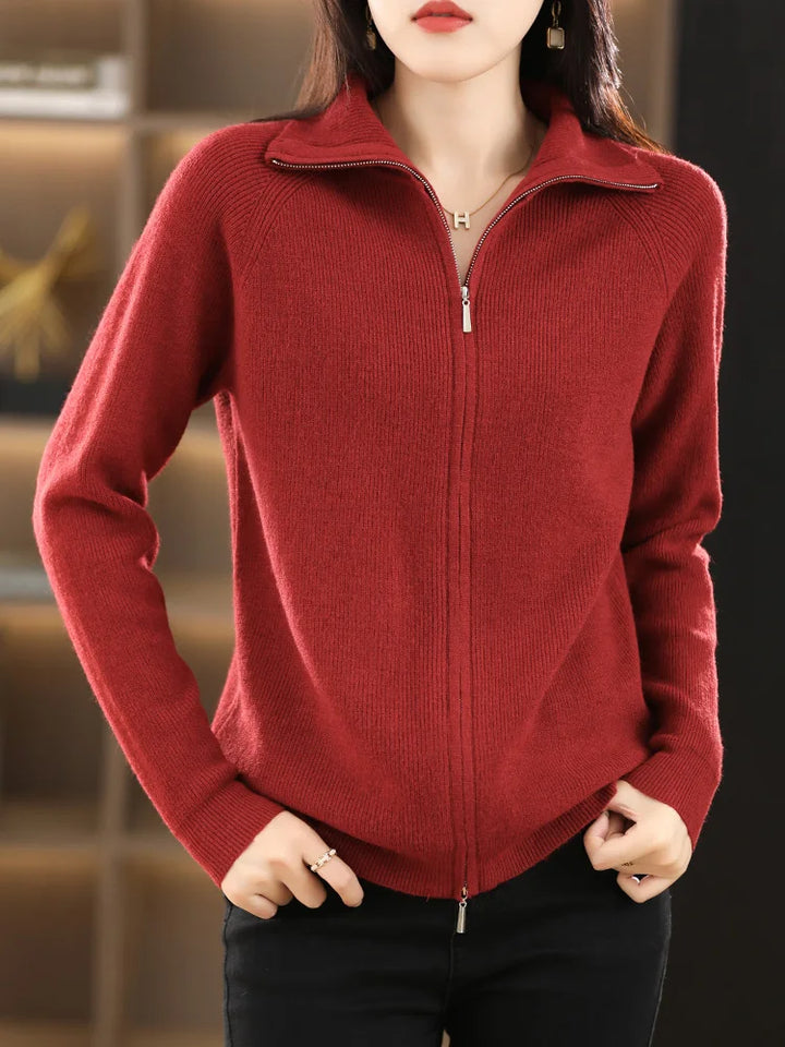 Cardigan femme élégant en maille fine, gris foncé, avec double zip, idéal pour un look chic et décontracté.