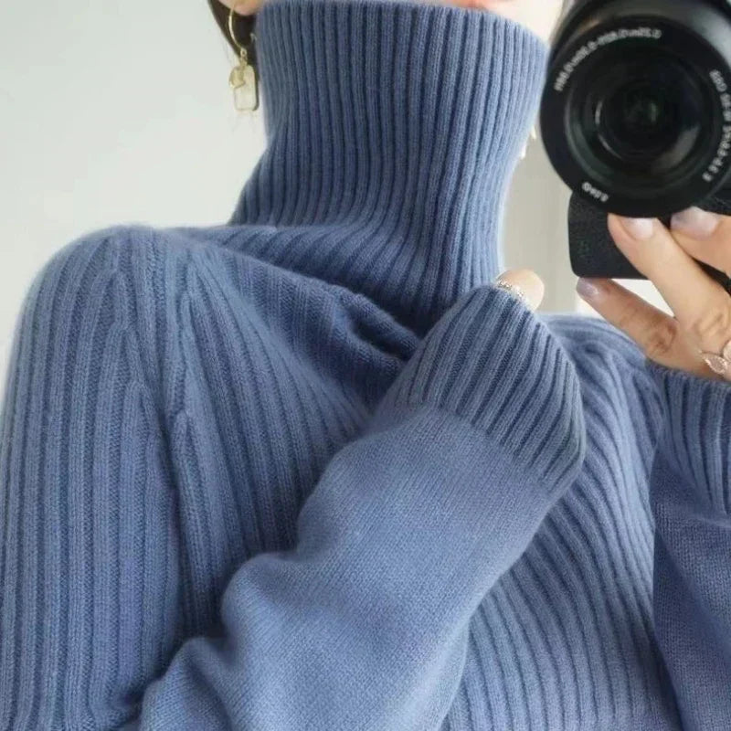Pull femme décontracté Luan, col roulé en tricot doux et moderne, confortable au quotidien.