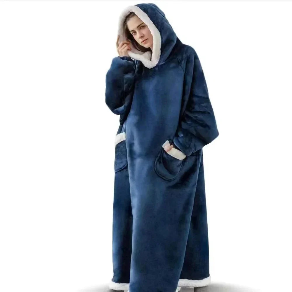 Couverture douillette en polaire ultra-douce surdimensionnée avec capuche, offrant une chaleur enveloppante et un confort optimal.