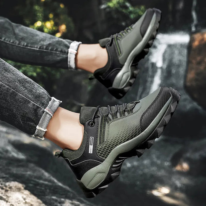 Chaussures de randonnée hommes imperméables, grand confort et design unique style astronomique pour l'aventure.