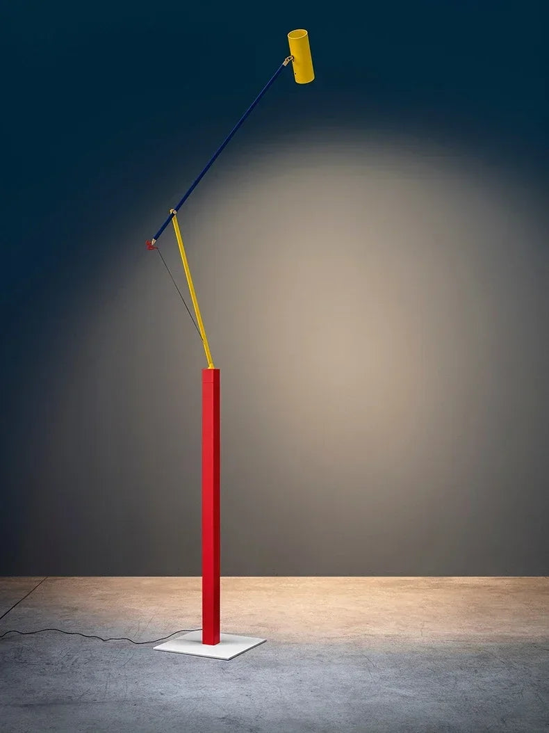 Lampe sur pied ajustable, éclairage nordique pour bureau ou espace de vie design.