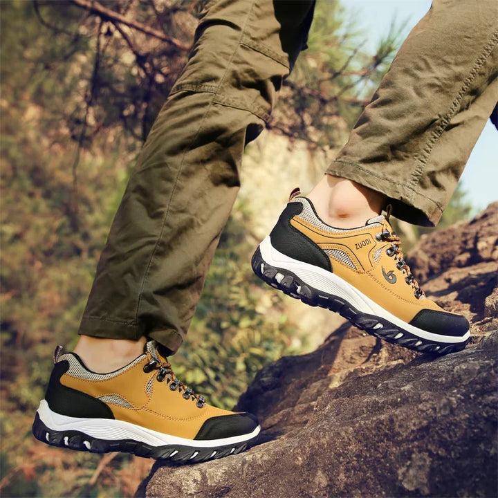 Sneaker de randonnée homme, conçue pour les sentiers, offrant une adhérence fiable et un bon maintien.