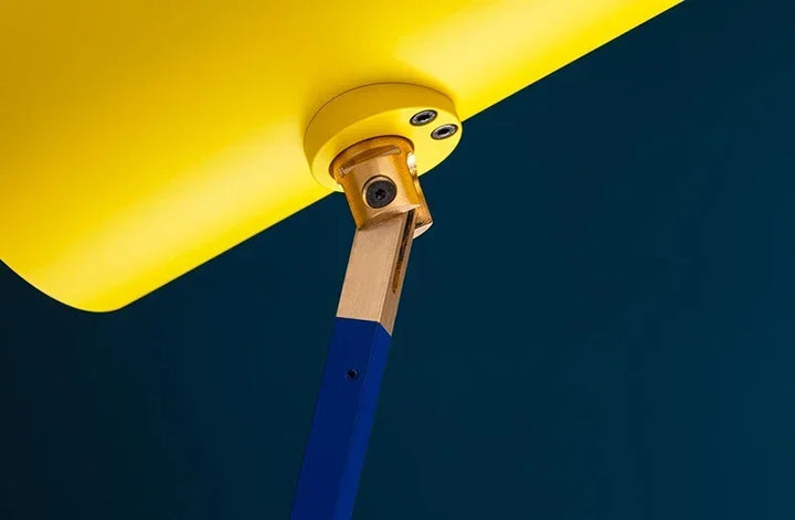Lampadaire LED moderne, design scandinave et lumière réglable pour salon.