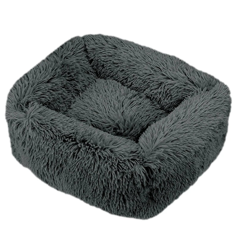 Petit lit chat en peluche, lavable, douillet et idéal pour la maison de l'animal.