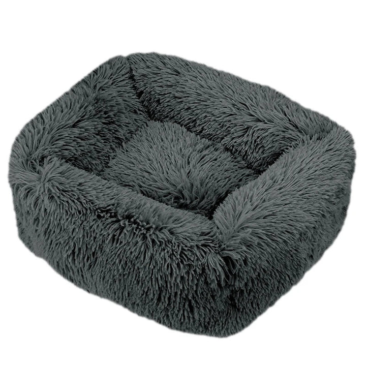 Petit lit chat en peluche, lavable, douillet et idéal pour la maison de l'animal.