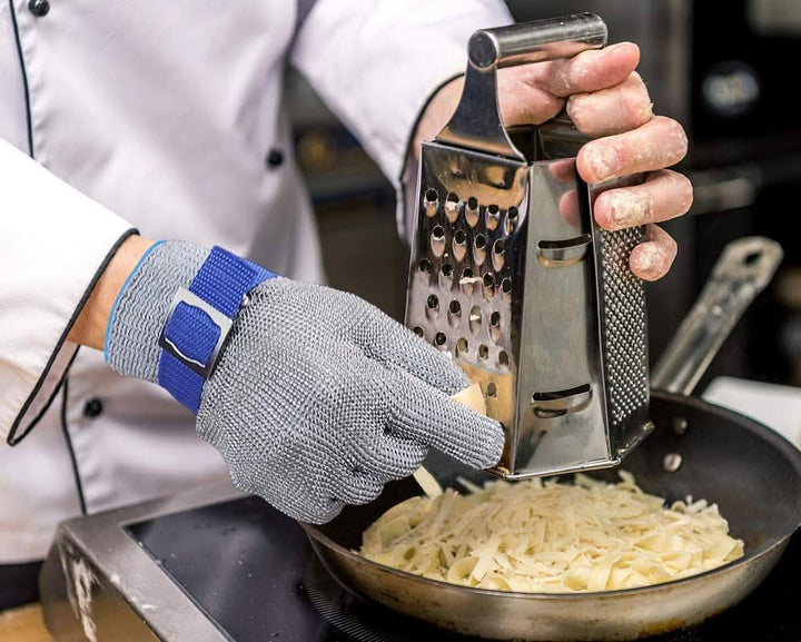 Paire de gants de travail anti-coupure ultra-résistante en acier inoxydable pour une protection optimale.