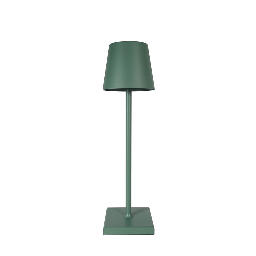 Lampe de table sans fil en action, éclairant une pièce moderne. Rechargeable, elle combine style et praticité.