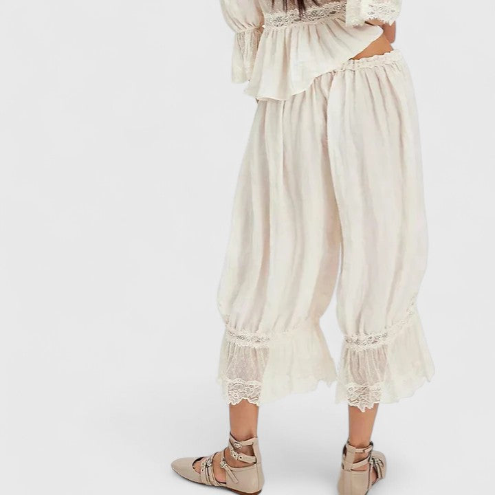 Pantalon Winona confortable femme patchwork, idéal pour les journées ensoleillées de printemps et d'été.