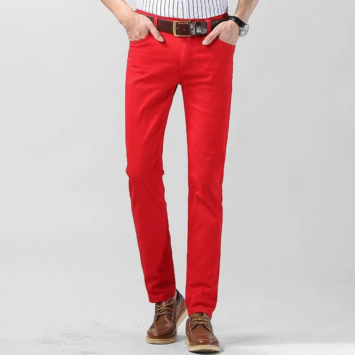 Pantalon coloré homme vert kaki, style décontracté. Tissu respirant pour confort quotidien.