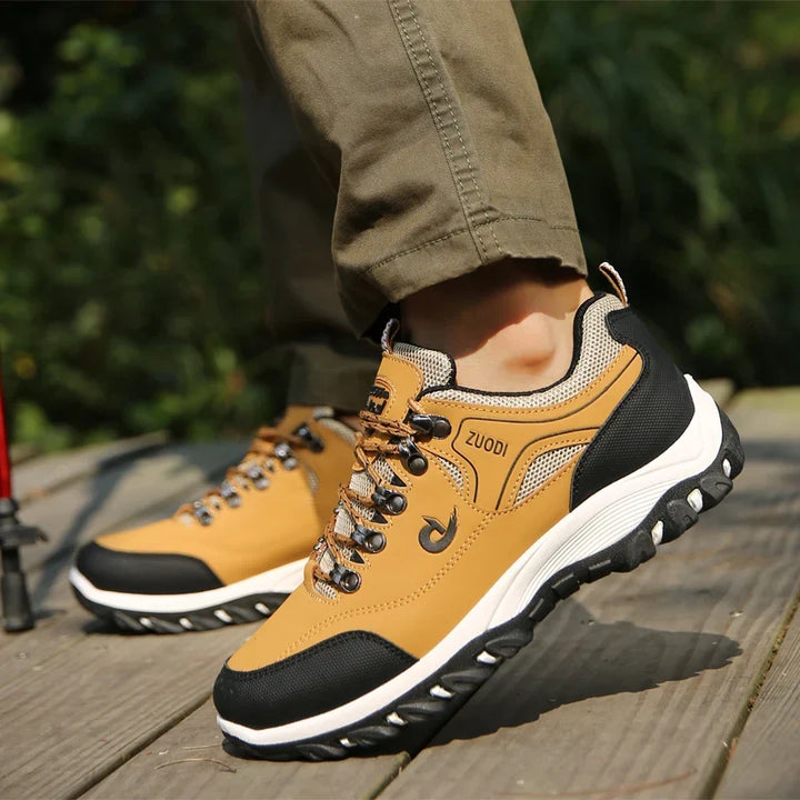 Chaussures légères hommes, parfaites pour le trekking estival, respirantes et très confortables.