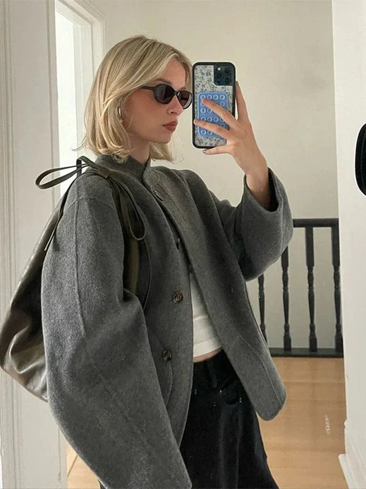 Veste oversize femme pour un style urbain chic et moderne, alliant élégance et confort. Idéale mode.
