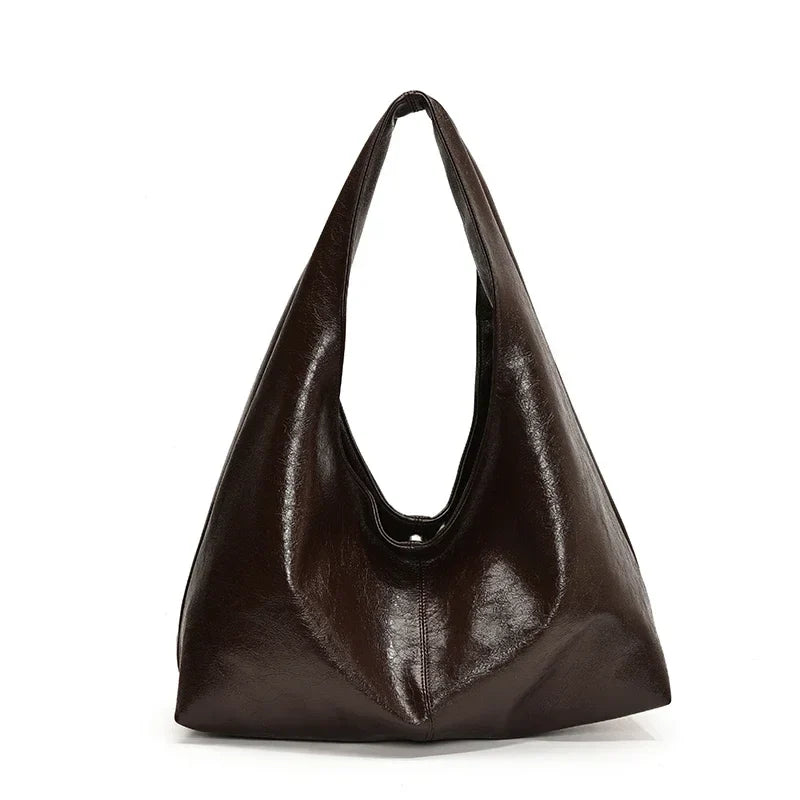 Sac hobo femme marron avec fermeture éclair sécurisée, accessoire polyvalent et tendance.
