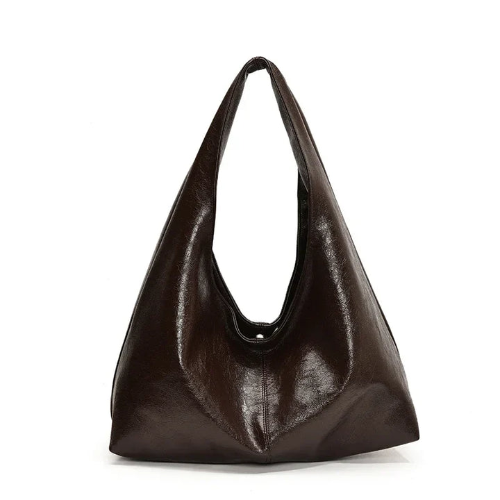 Sac hobo femme marron avec fermeture éclair sécurisée, accessoire polyvalent et tendance.