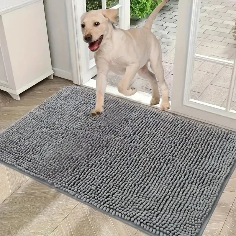 Tapis chenille PawDry pour chien, ultra-absorbant, assure l'hygiène et la propreté de votre intérieur.