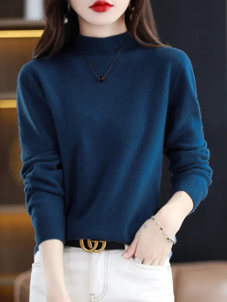 Pull d'hiver femme, col montant, design minimaliste et élégant, un classique intemporel.