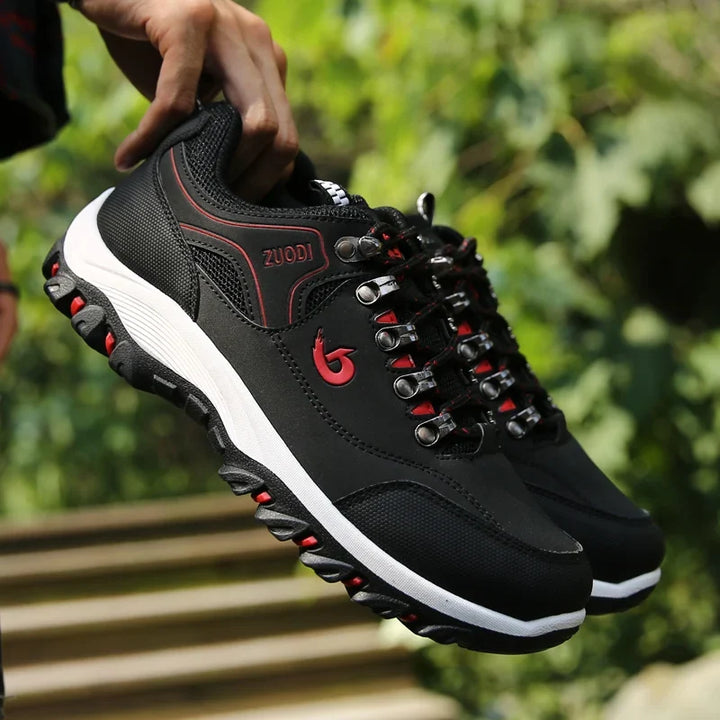 Chaussures pour la marche active hommes, légères, confortables, avec excellente adhérence.