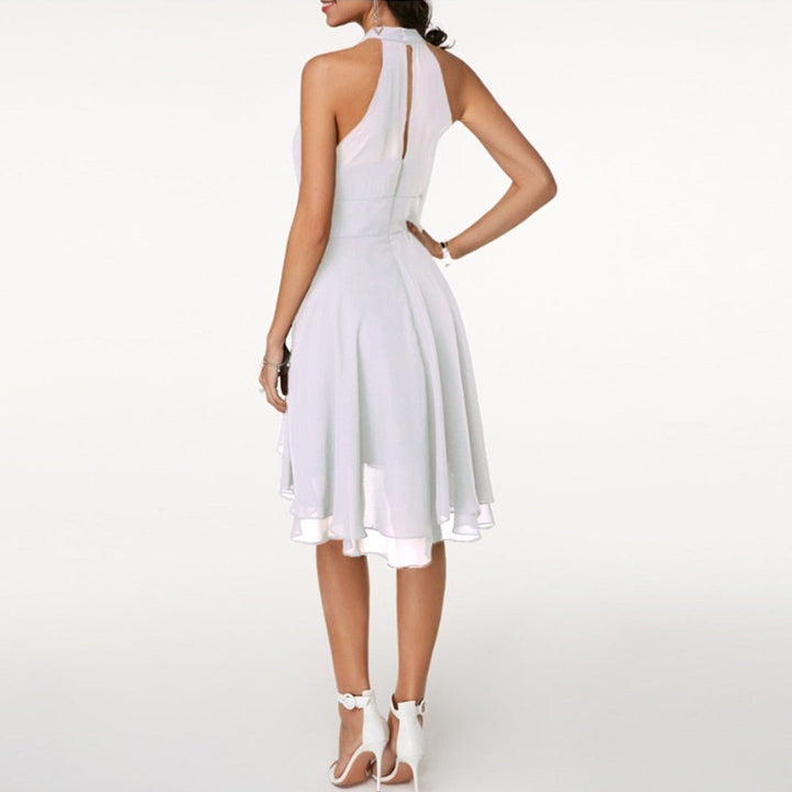 Robe d'été plissée sans manches, mini longueur, pour femme, style confortable et flatteur.