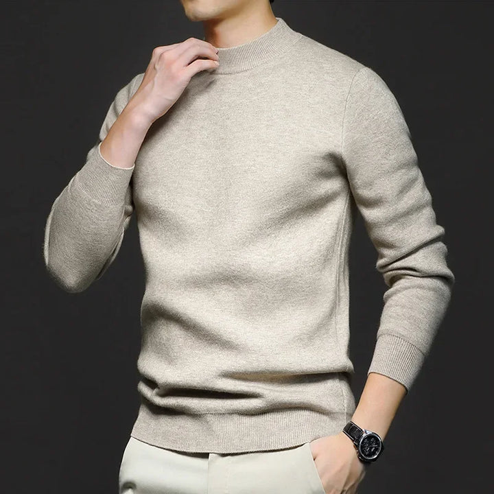 Pull homme chaud et confortable, col tortue. Idéal pour les journées froides d'hiver, style décontracté.